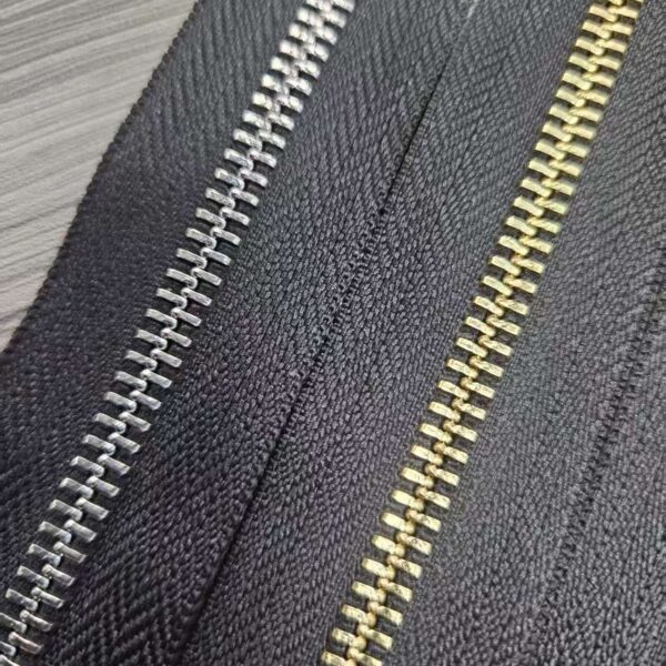 Custom Long Chain Zipper Roll for Garment Jacket Endless Continuous Metal Aluminum Copper Brass Teeth Zipper for Luggage Bags factory custom no. 5 metal zipper, gold tooth brass y tooth diy thickened cloth edge long zipper (复制)