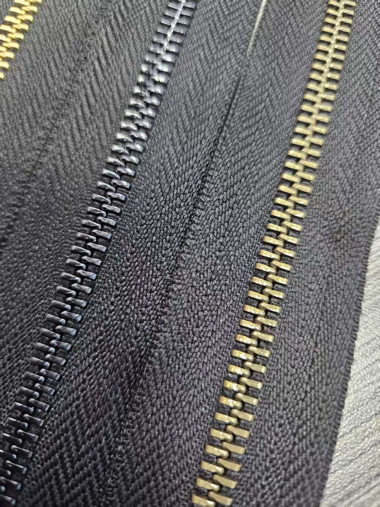 custom long chain zipper roll for garment jacket endless continuous metal aluminum copper brass teeth zipper for luggage bags custom long chain zipper roll for garment jacket endless continuous metal aluminum copper brass teeth zipper for luggage bags