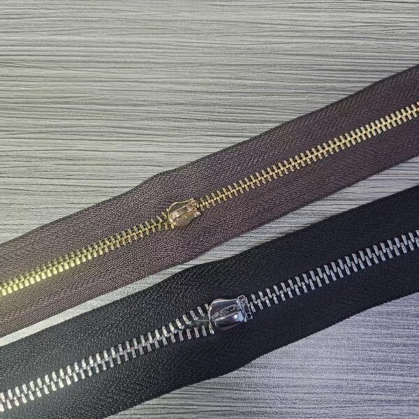 Factory Custom Open-End Metal Teeth Zipper #3 #5 #7 #8 #10 Gold Silver Rose Gold Brass Copper with Logo for Bags custom long chain zipper roll for garment jacket endless continuous metal aluminum copper brass teeth zipper for luggage bags (复制)