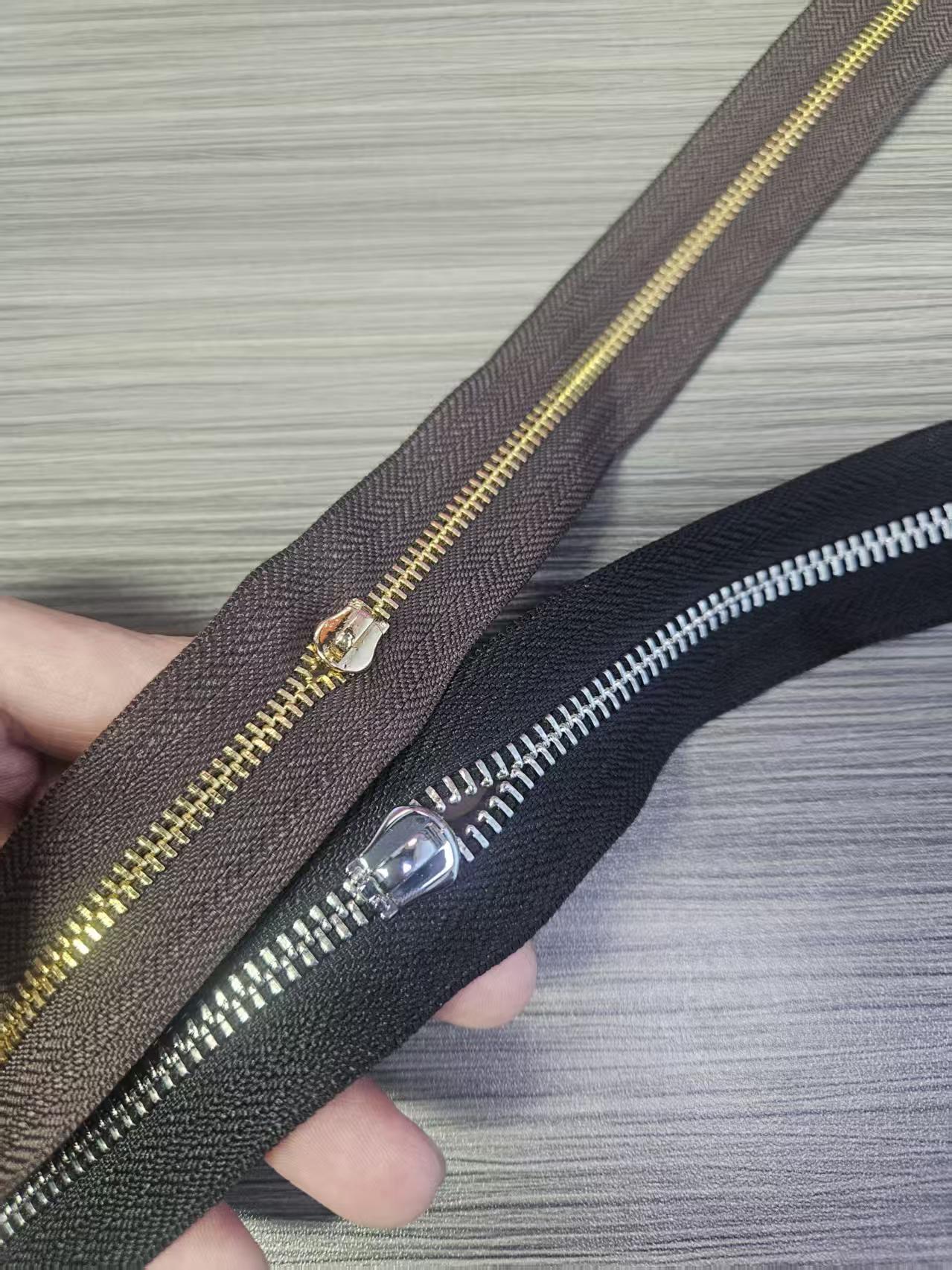 custom long chain zipper roll for garment jacket endless continuous metal aluminum copper brass teeth zipper for luggage bags (复制) custom long chain zipper roll for garment jacket endless continuous metal aluminum copper brass teeth zipper for luggage bags (复制)