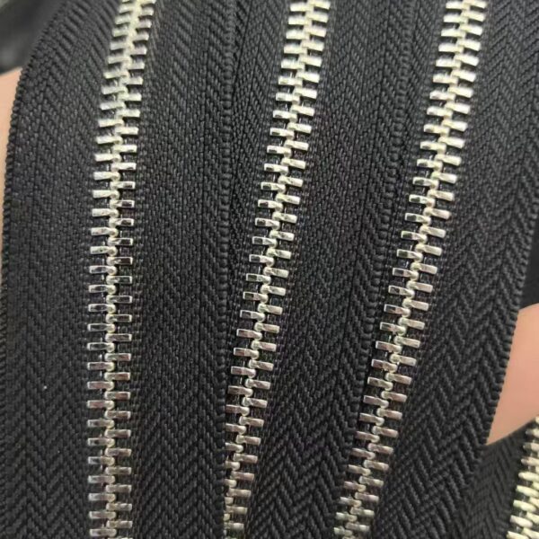Factory Custom Weight Color Long Chain 3#5#8# Metal Zipper Rolls Bags best selling products in china garment zip bags gold metal customized brass metal zipper (复制)