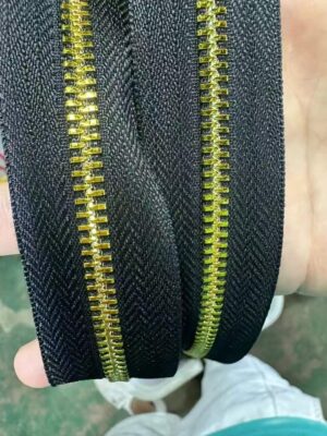 Factory Custom Weight Color Long Chain 3#5#8# Metal Zipper Rolls Bags
