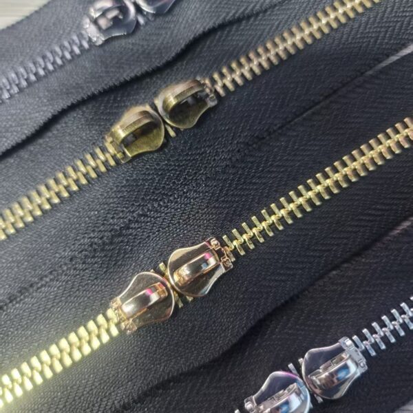Low Price M5# 5.5Kg /100 Meter/ Rolls Long Chain Aluminum Metal Zipper ForJeans Bag Clothing Garment Raw Black Wholesale Zipper 5# 8# fermeture eclaire aluminium y teeth giant metal long chain metal zippe (复制)