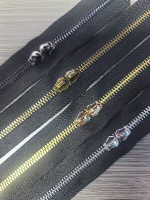 Low Price M5# 5.5Kg /100 Meter/ Rolls Long Chain Aluminum Metal Zipper ForJeans Bag Clothing Garment Raw Black Wholesale Zipper