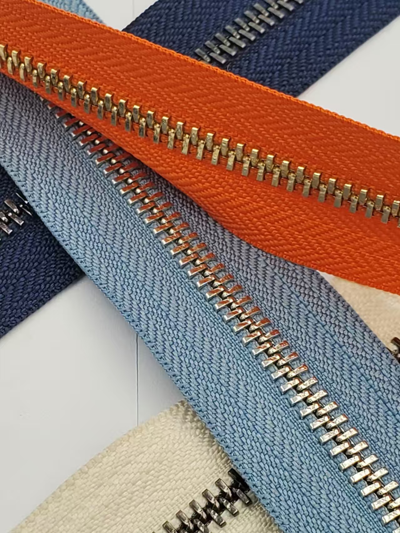 low price m5# 5.5kg /100 meter/ rolls long chain aluminum metal zipper forjeans bag clothing garment raw black wholesale zipper (复制) low price m5# 5.5kg /100 meter/ rolls long chain aluminum metal zipper forjeans bag clothing garment raw black wholesale zipper (复制)