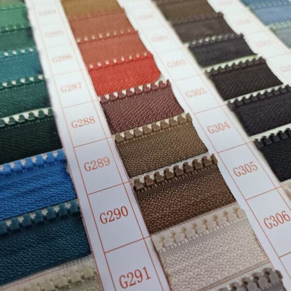 zipper manufacturer custom color #5 #7 cremallera plastic resin zipper (复制)