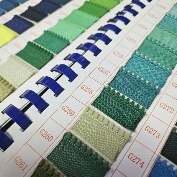 zipper manufacturer custom color #5 #7 cremallera plastic resin zipper (复制)