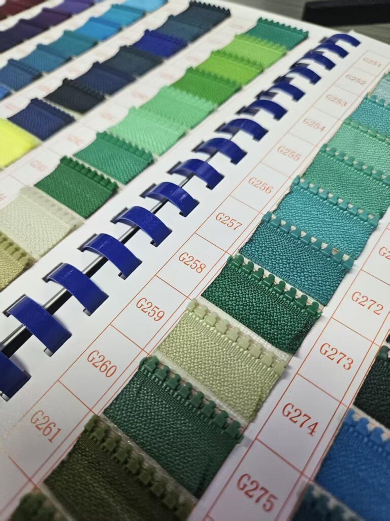 zipper manufacturer custom color #5 #7 cremallera plastic resin zipper (复制)