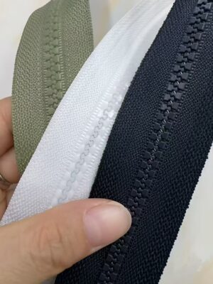 Factory Custom OEM/ODM Plastic Zipper High Quality Zipper Plastic Roll Custom Zipper Resin for Handbags