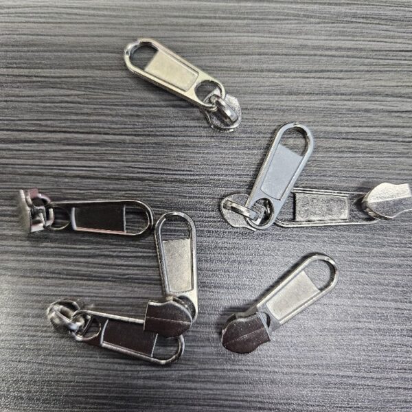 Luxury Zipper Pullers Handbag Designer Zipper Pulls High Quality Puller Zipper Slider Gold Custom Logo Metal Zip Puller for Bag luxury zipper pullers handbag designer zipper pulls high quality puller zipper slider gold custom logo metal zip puller for bag