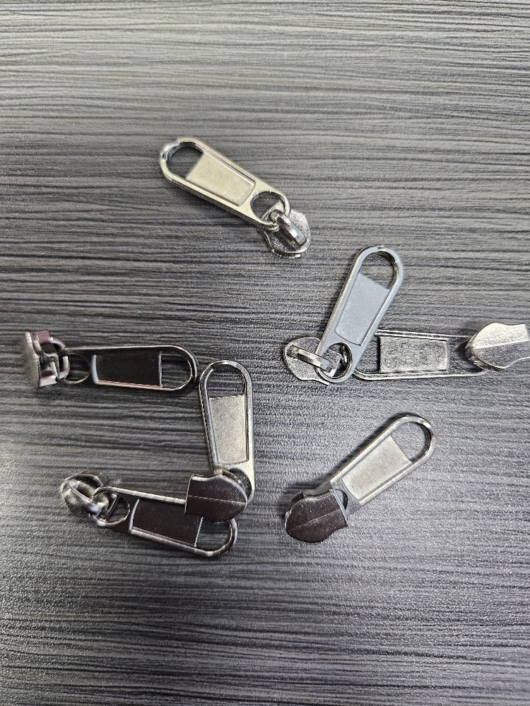 luxury zipper pullers handbag designer zipper pulls high quality puller zipper slider gold custom logo metal zip puller for bag luxury zipper pullers handbag designer zipper pulls high quality puller zipper slider gold custom logo metal zip puller for bag