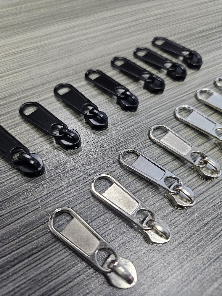 Home luxury zipper pullers handbag designer zipper pulls high quality puller zipper slider gold custom logo metal zip puller for bag