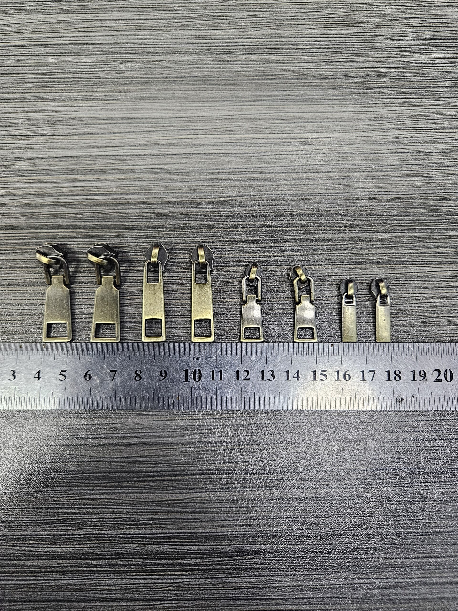 custom made clothing metal zipper slider tape antique brass jacket zipper puller zinc alloy nylon head for handbags logo blanks custom made clothing metal zipper slider tape antique brass jacket zipper puller zinc alloy nylon head for handbags logo blanks