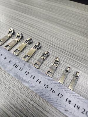 Custom Made Clothing Metal Zipper Slider Tape Antique Brass Jacket Zipper Puller Zinc Alloy Nylon Head for Handbags Logo Blanks
