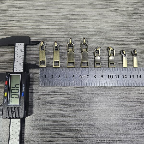 Custom Made Clothing Metal Zipper Slider Tape Antique Brass Jacket Zipper Puller Zinc Alloy Nylon Head for Handbags Logo Blanks custom made clothing metal zipper slider tape antique brass jacket zipper puller zinc alloy nylon head for handbags logo blanks