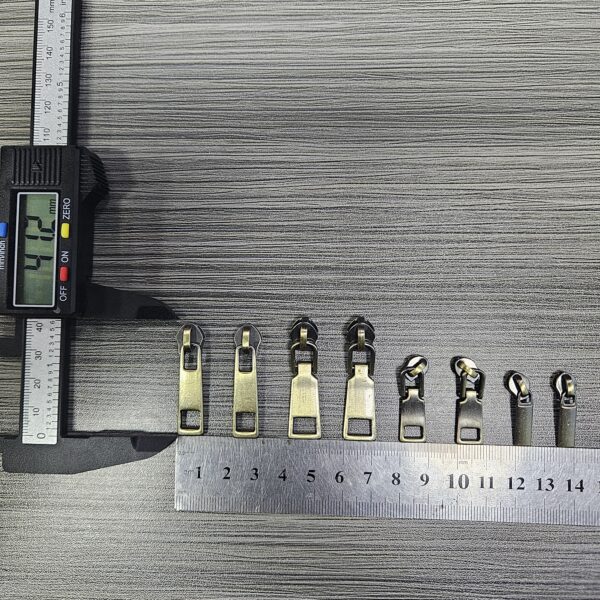 Custom Made Clothing Metal Zipper Slider Tape Antique Brass Jacket Zipper Puller Zinc Alloy Nylon Head for Handbags Logo Blanks custom made clothing metal zipper slider tape antique brass jacket zipper puller zinc alloy nylon head for handbags logo blanks