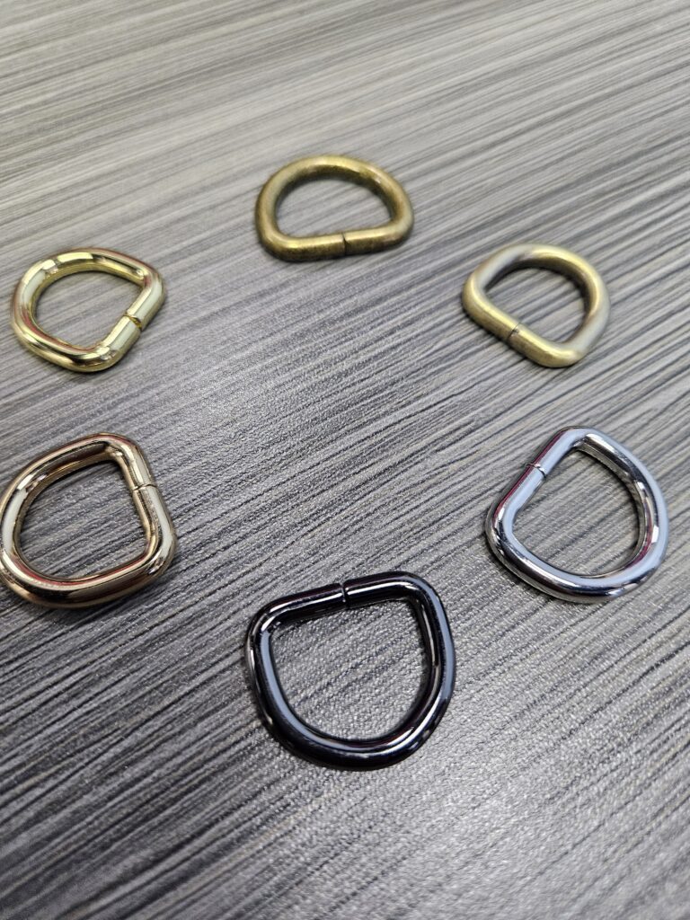 Home metal d rings buckle welded iron color hardware for handbags bag accessories with metal logo tag