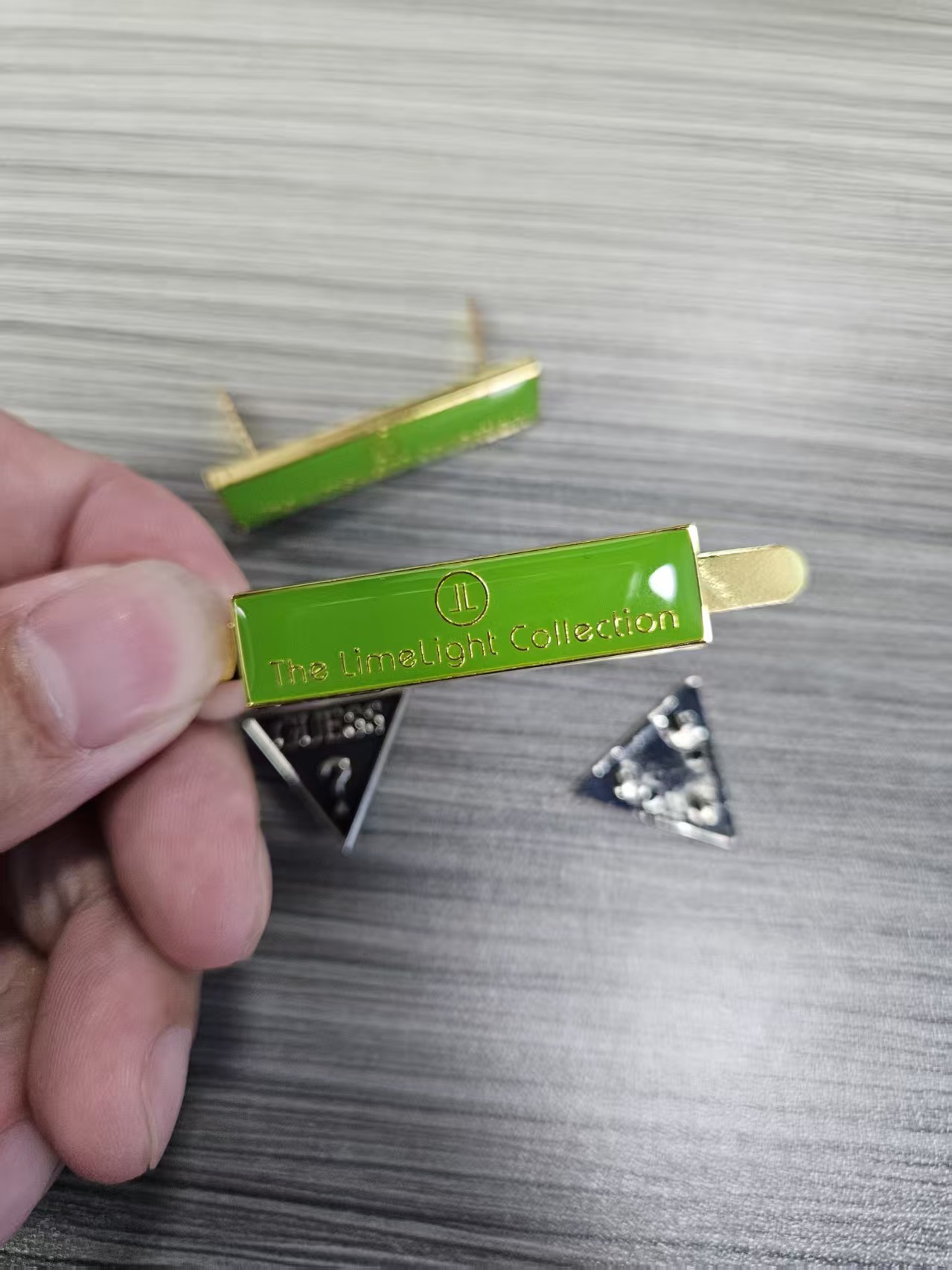 high quality clothing customized brand logo engraved plate tag custom metal labels for garment high quality clothing customized brand logo engraved plate tag custom metal labels for garment