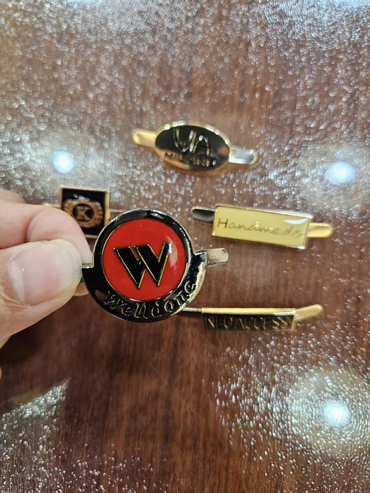 high quality clothing customized brand logo engraved plate tag custom metal labels for garment (复制) high quality clothing customized brand logo engraved plate tag custom metal labels for garment (复制)
