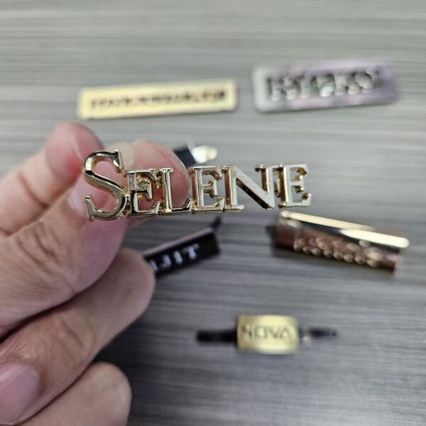High Quality Custom Brand Name Letter Engraved Plate Tag Garment Metal Logo Labels custom trademark, factory logo, zinc alloy electroplated hardware accessories (复制)