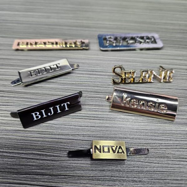 High Quality Custom Brand Name Letter Engraved Plate Tag Garment Metal Logo Labels custom trademark, factory logo, zinc alloy electroplated hardware accessories (复制)