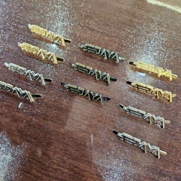 engraved brand logo metal plate for clothing customized english letter hanging chain metal label private brand logo (复制)