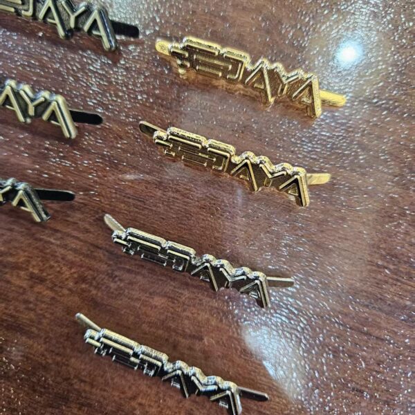 engraved brand logo metal plate for clothing customized english letter hanging chain metal label private brand logo (复制)