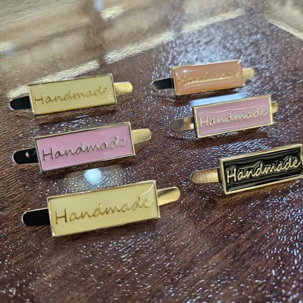 Custom logo hang Tag With Soft Enamel Small Metal Brand Engraved Jewelry Charm Pendant embossed logo custom metal fastener for garments brand gold custom tags metal clothing (复制)