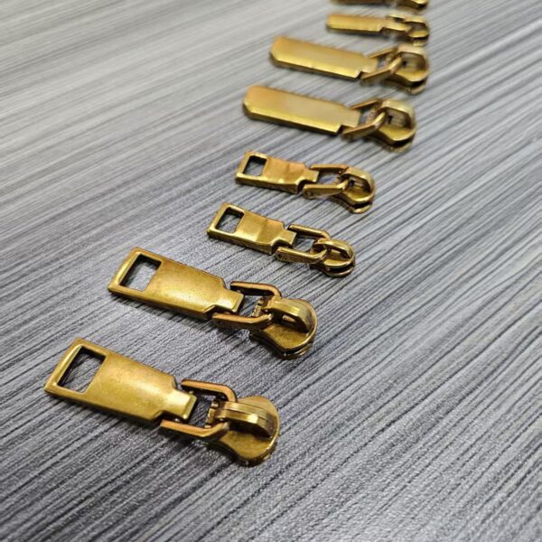 Luxury Zipper Pullers Handbag Designer Zipper Pulls High Quality Puller Zipper Slider Gold Custom Logo Metal Zip Puller for Bag luxury zipper pullers handbag designer zipper pulls high quality puller zipper slider gold custom logo metal zip puller for bag