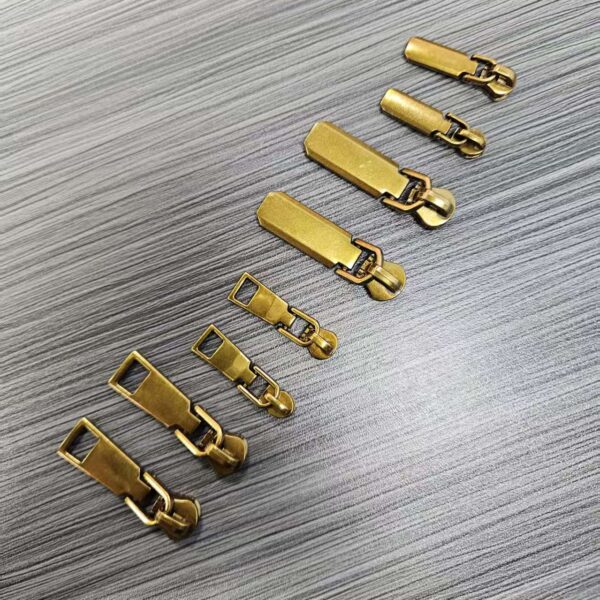 Luxury Zipper Pullers Handbag Designer Zipper Pulls High Quality Puller Zipper Slider Gold Custom Logo Metal Zip Puller for Bag luxury zipper pullers handbag designer zipper pulls high quality puller zipper slider gold custom logo metal zip puller for bag