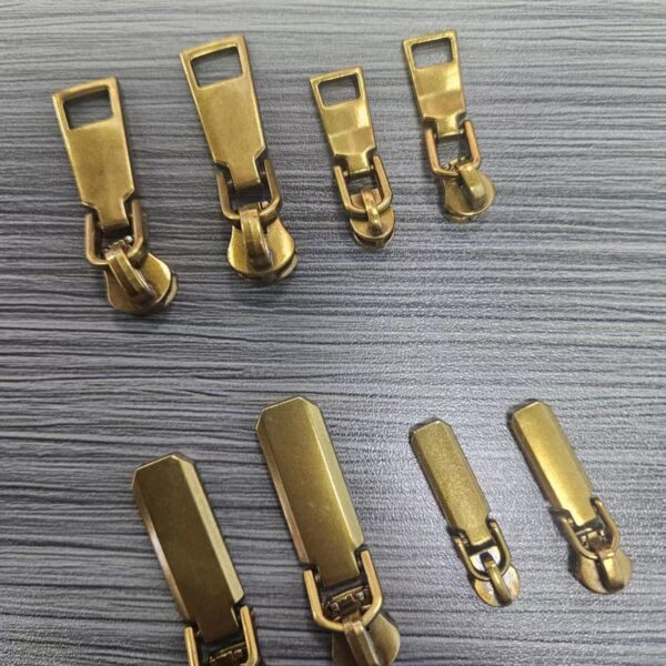 Luxury Zipper Pullers Handbag Designer Zipper Pulls High Quality Puller Zipper Slider Gold Custom Logo Metal Zip Puller for Bag luxury zipper pullers handbag designer zipper pulls high quality puller zipper slider gold custom logo metal zip puller for bag