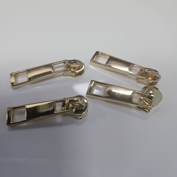 Bag Accessories Custom Zipper Puller Logo Zinc Alloy Engraved Logo 5# Zip Sliders Gold Plated Metal Zipper Pulls for Handbags luxury zipper pullers handbag designer zipper pulls high quality puller zipper slider gold custom logo metal zip puller for bag (复制)