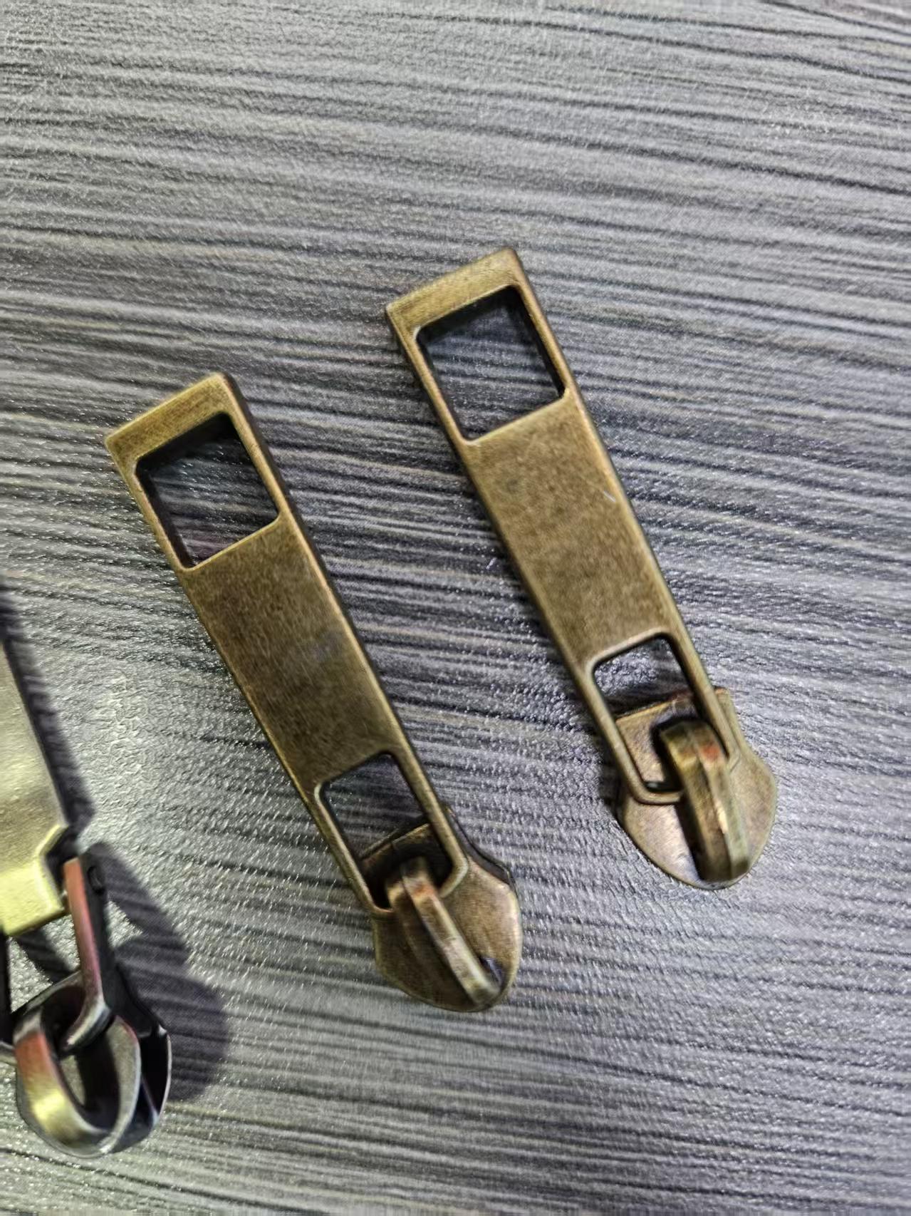 manufacturer wholesale price custom logo 3# 5 # 7# zipper puller head multiple styles metal zipper slider for clothing bag (复制) manufacturer wholesale price custom logo 3# 5 # 7# zipper puller head multiple styles metal zipper slider for clothing bag (复制)