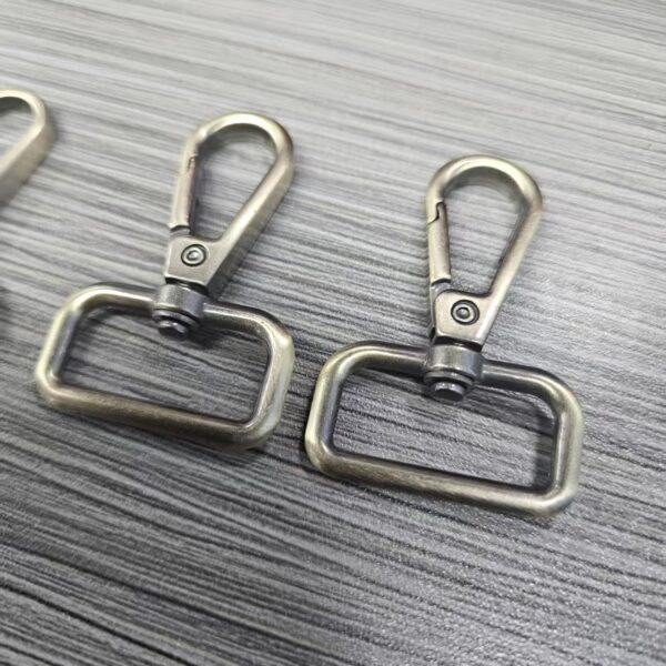 metal snap hook for strapping | zinc plated for crowd barrier & tools | quick release