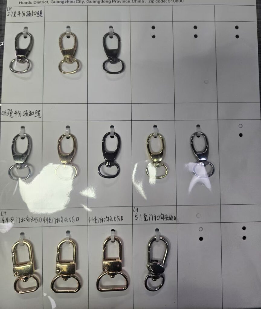 Zinc Alloy Snap Hook with Lock | Gold Plated for Violin Case Straps & Music Accessory | Mini Size 15mm zinc alloy die cast snap hook | satin finish for backpack side straps & water bottle holder | custom engraving (复制)