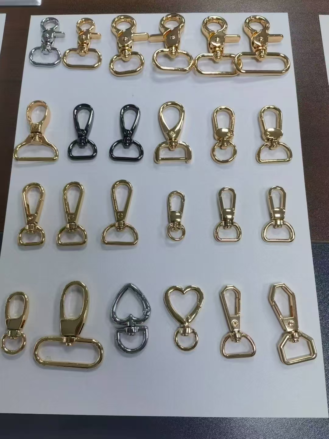 zinc alloy snap hook for pet cage doors | nickel plated with anti rust coating | easy to operate trigger zinc alloy snap hook for pet cage doors | nickel plated with anti rust coating | easy to operate trigger