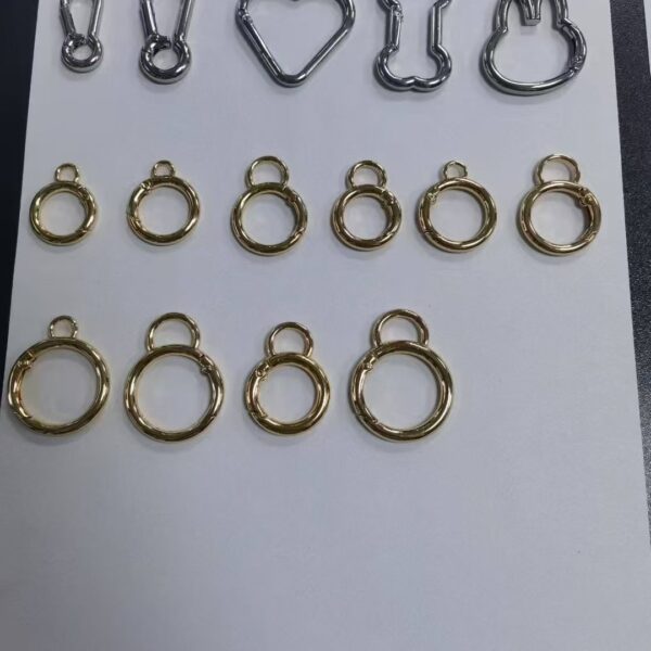 Zinc Alloy Snap Hook for Pet Cage Doors | Nickel Plated with Anti-Rust Coating | Easy-to-Operate Trigger zinc alloy snap hook for pet cage doors | nickel plated with anti rust coating | easy to operate trigger