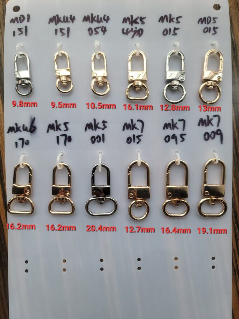 zinc alloy snap hook for pet cage doors | nickel plated with anti rust coating | easy to operate trigger (复制)