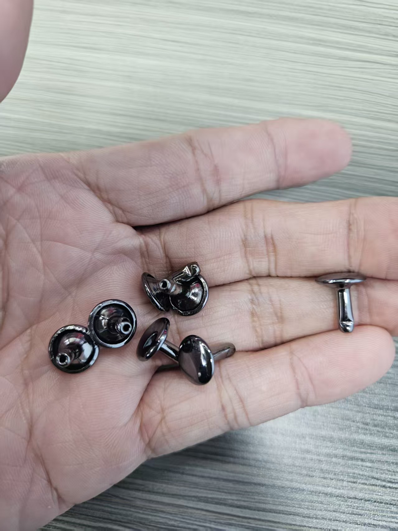 bulk metal rivets for bag factories (复制) bulk metal rivets for bag factories (复制)