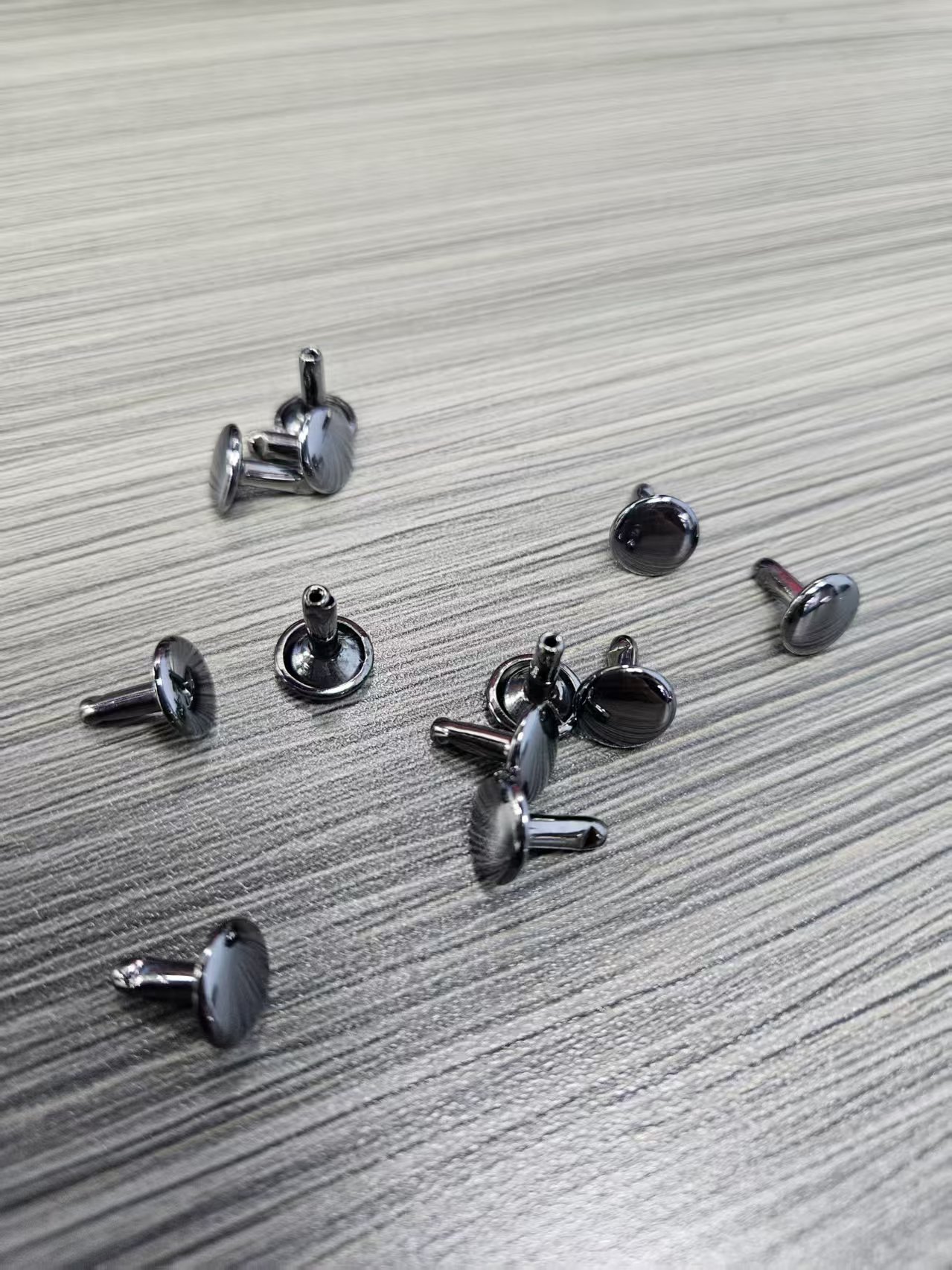 bulk metal rivets for bag factories (复制) bulk metal rivets for bag factories (复制)